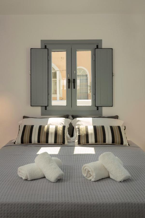Linea Luxury Suites Фира Екстериор снимка