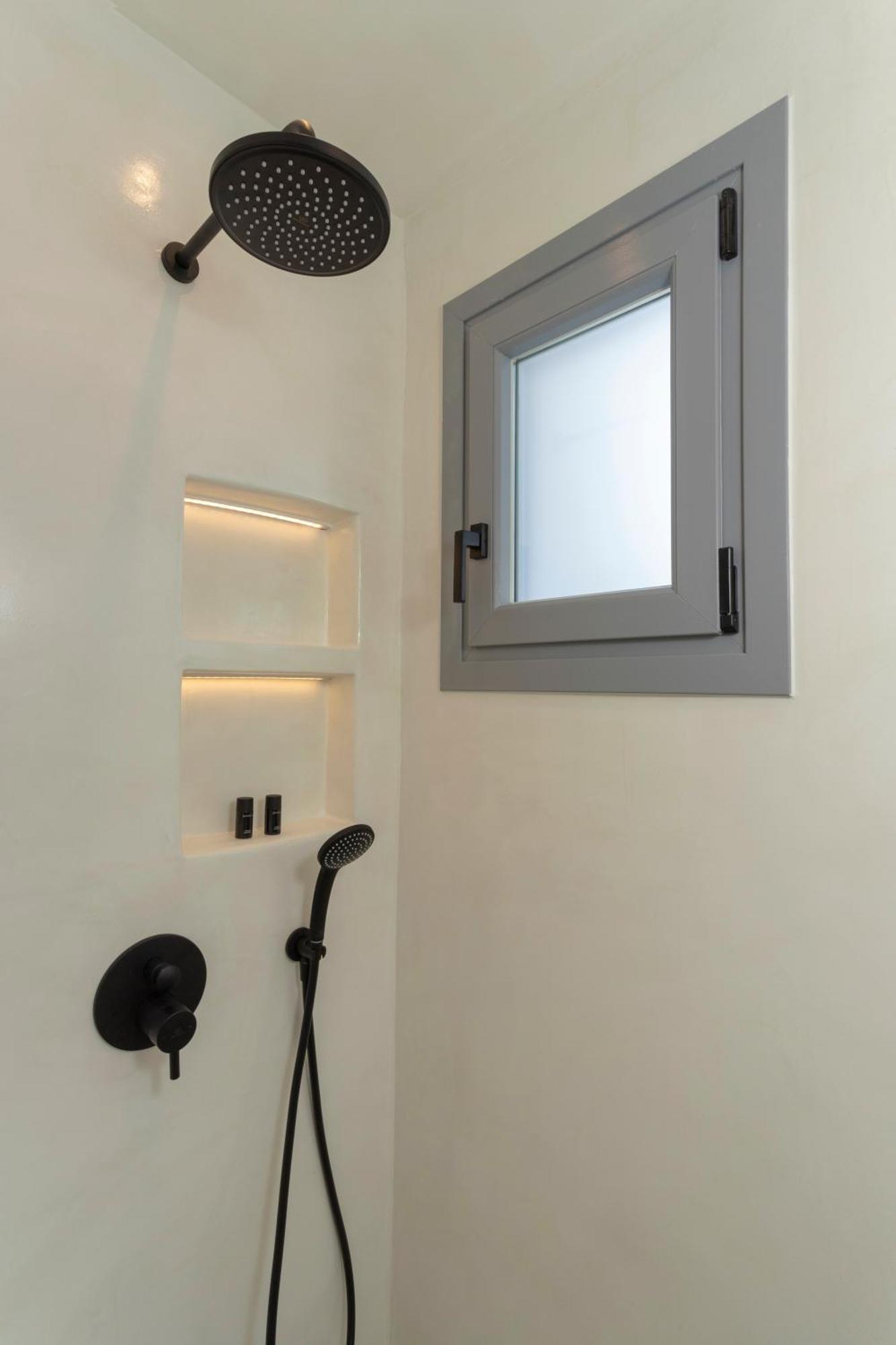 Linea Luxury Suites Фира Екстериор снимка