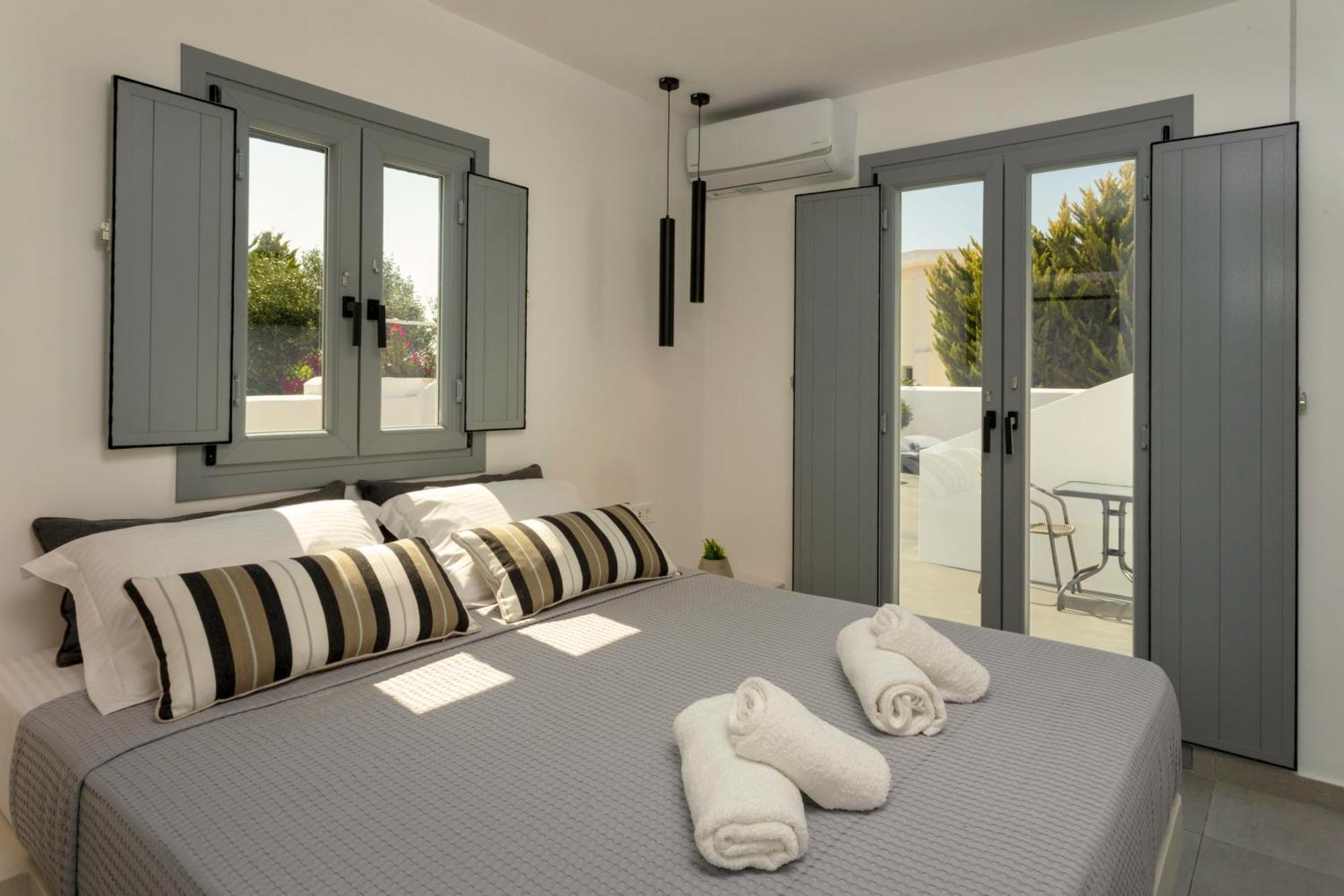 Linea Luxury Suites Фира Екстериор снимка