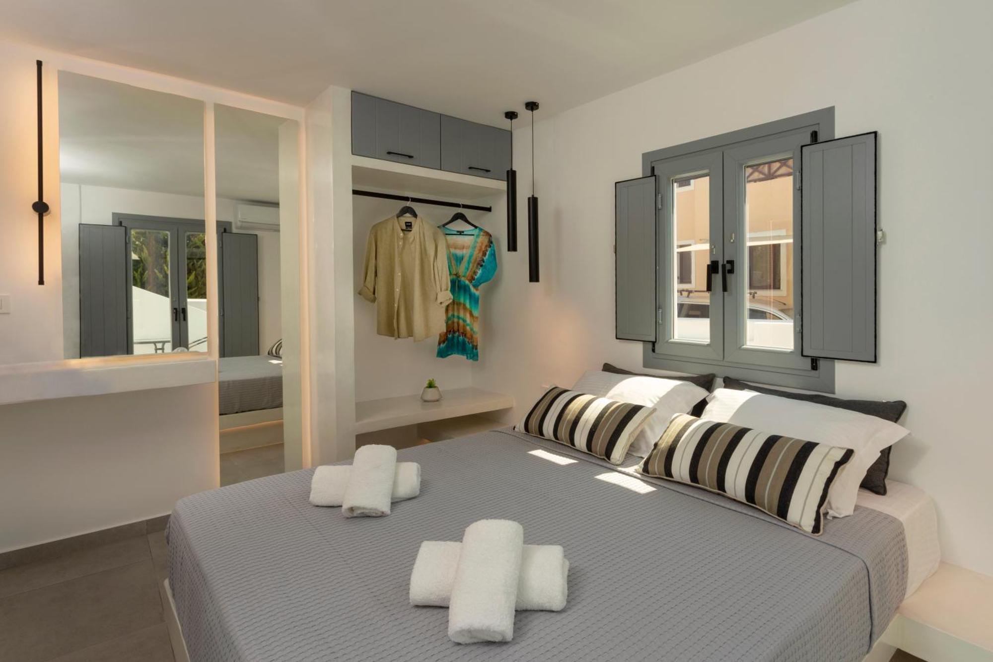 Linea Luxury Suites Фира Екстериор снимка
